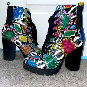 NWT Steve Madden Rainbow Python Latch Leather Boot size 9.5